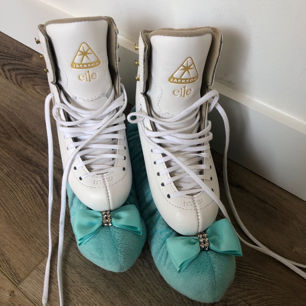 Jackson figure ice skates size 1 with blade covers
